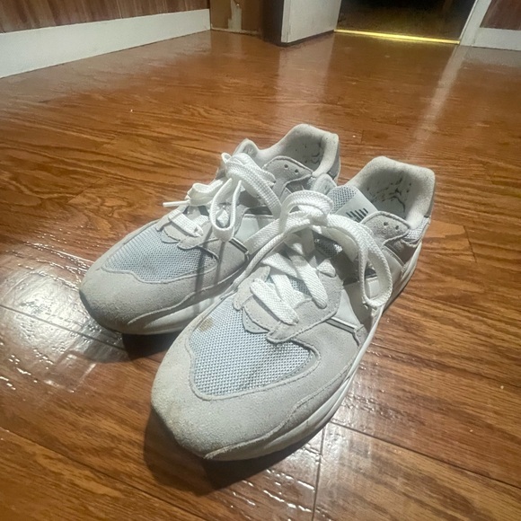 New Balance White and Gray Athletic Shoes - Picture 3 of 5